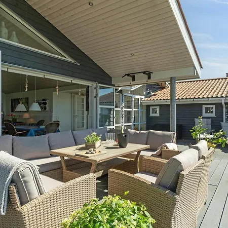 Semesterbostad Hening - 50m From The Sea By Interhome