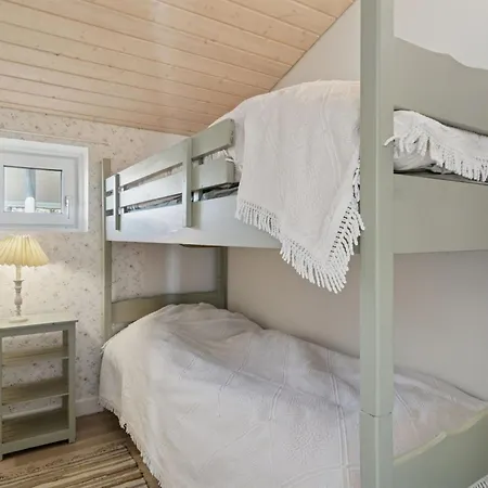 Semesterbostad Hening - 50m From The Sea By Interhome